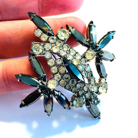 Vintage Mid Century Rhinestone Brooch Gray & Clear White Elegant Statement Pin - Picture 6 of 6